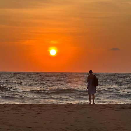 Honey Beach Hostel ネゴンボ エクステリア 写真