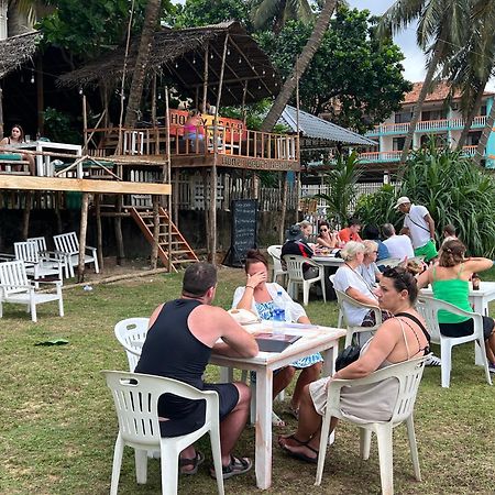 Honey Beach Hostel ネゴンボ エクステリア 写真