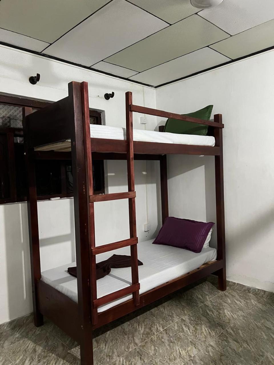 Honey Beach Hostel ネゴンボ エクステリア 写真