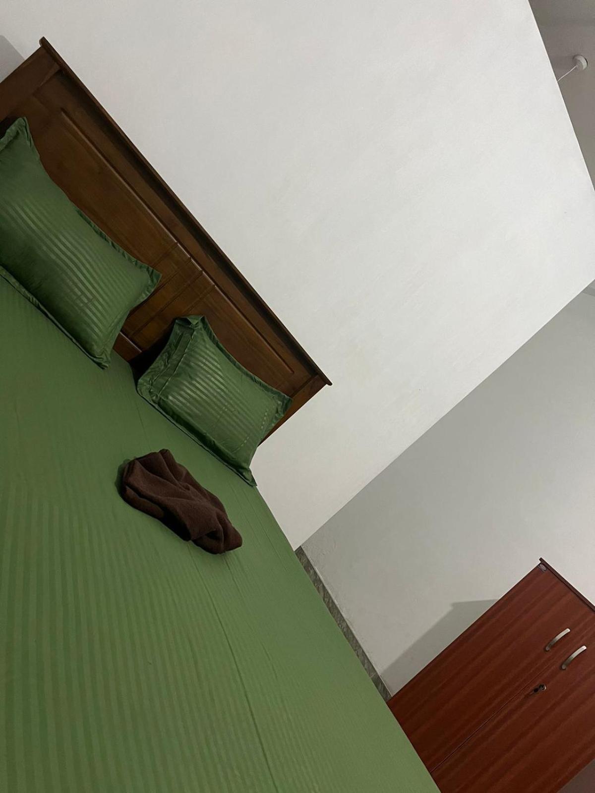 Honey Beach Hostel ネゴンボ エクステリア 写真
