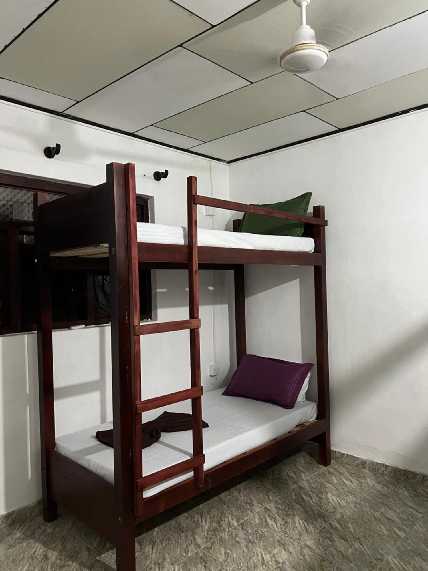 Honey Beach Hostel ネゴンボ エクステリア 写真