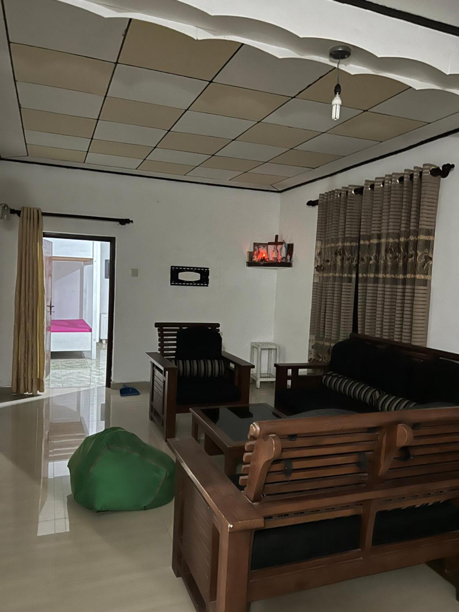 Honey Beach Hostel ネゴンボ エクステリア 写真