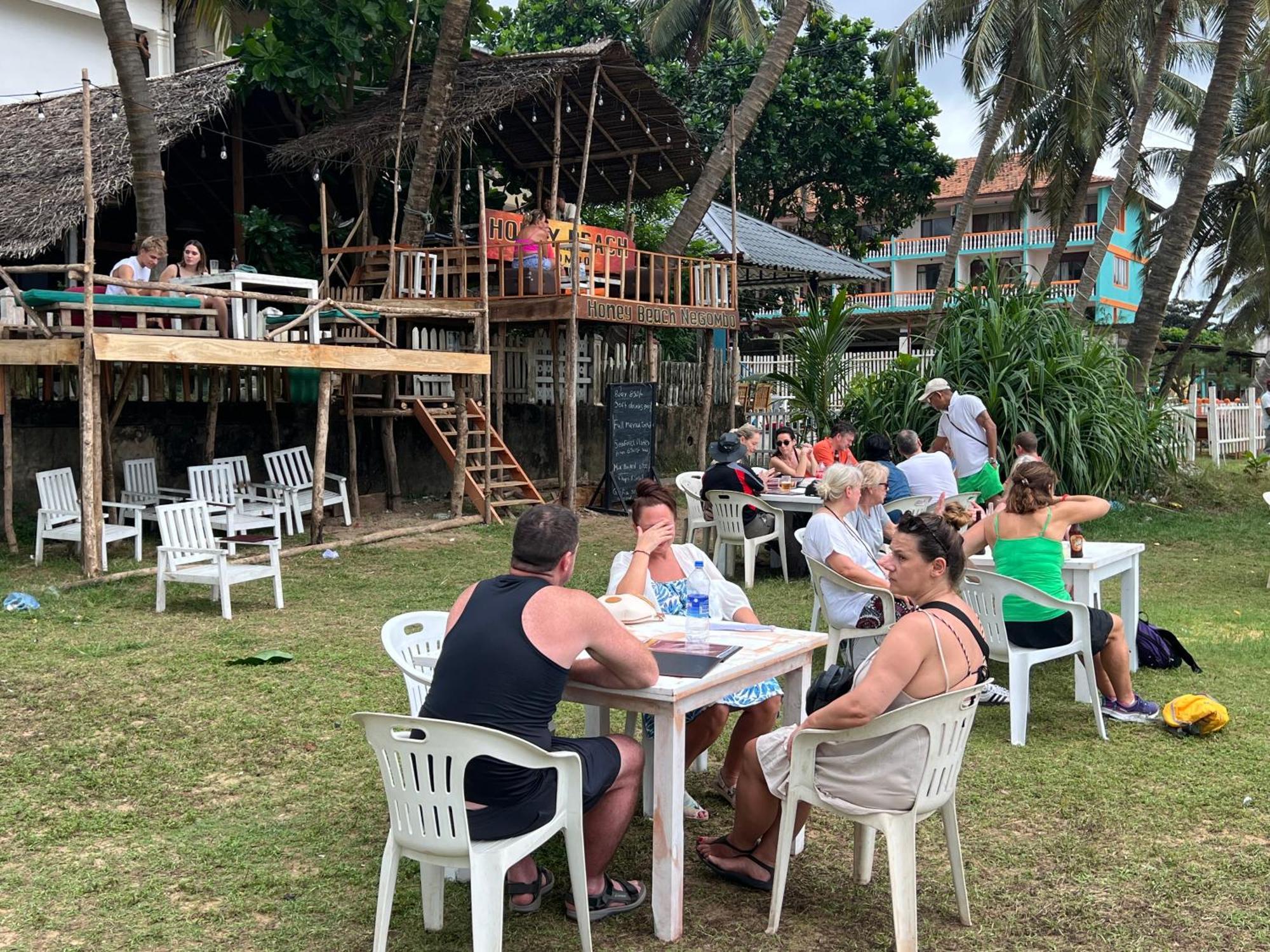 Honey Beach Hostel ネゴンボ エクステリア 写真