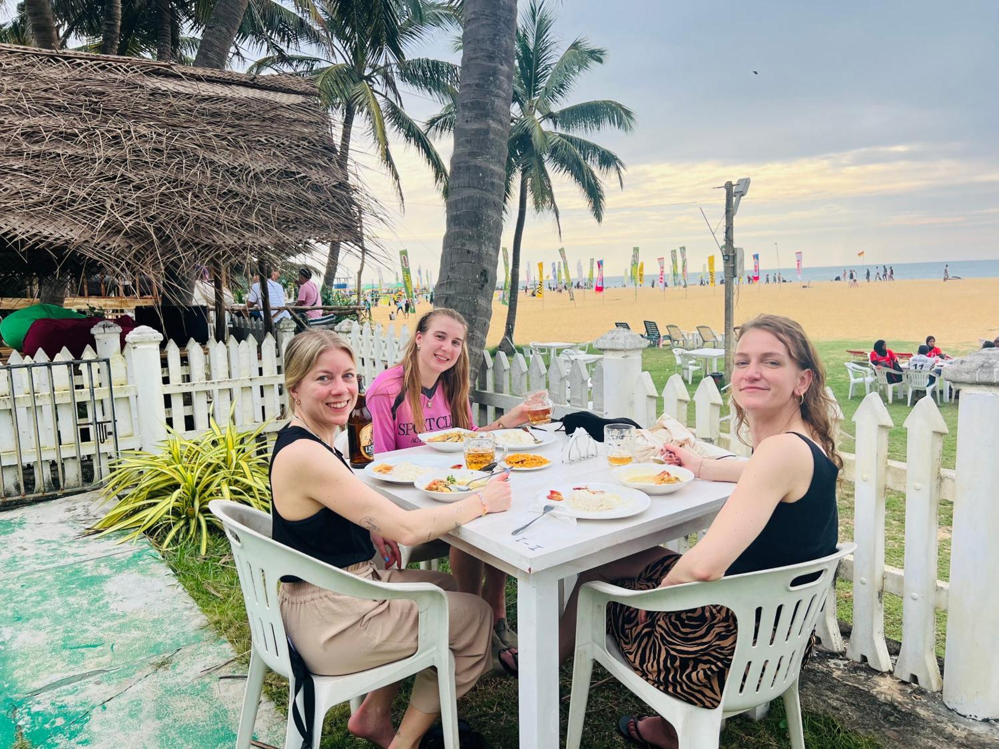 Honey Beach Hostel ネゴンボ エクステリア 写真